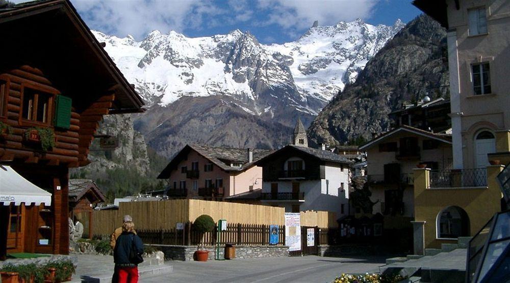 Hotel Del Viale Courmayeur Luaran gambar